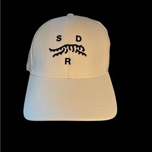 Sun Day Red Tiger Woods Cypress Cut 1/2 Vent Golf Hat NWT White S/M